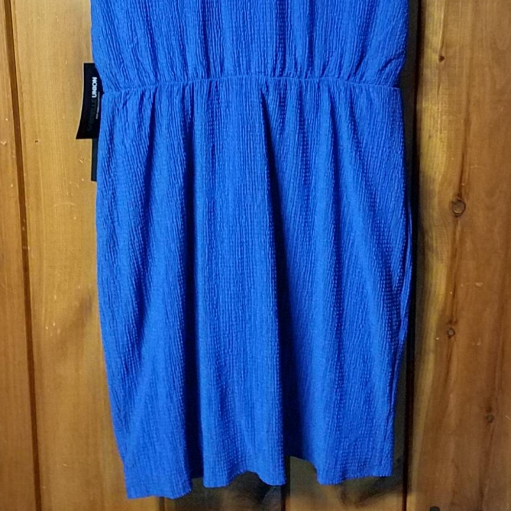 Sleeveless wrap dress - Picture 10 of 12